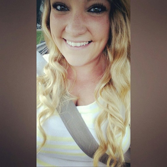 Meet your Posher, Laura - Picture 1 of 1